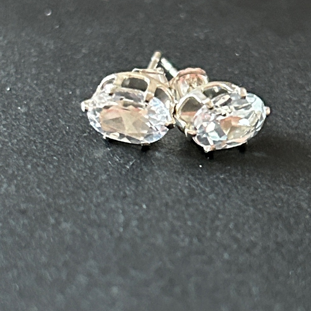 Elegant 925 Sterling Silver clear‎ gemstone Stud Earrings